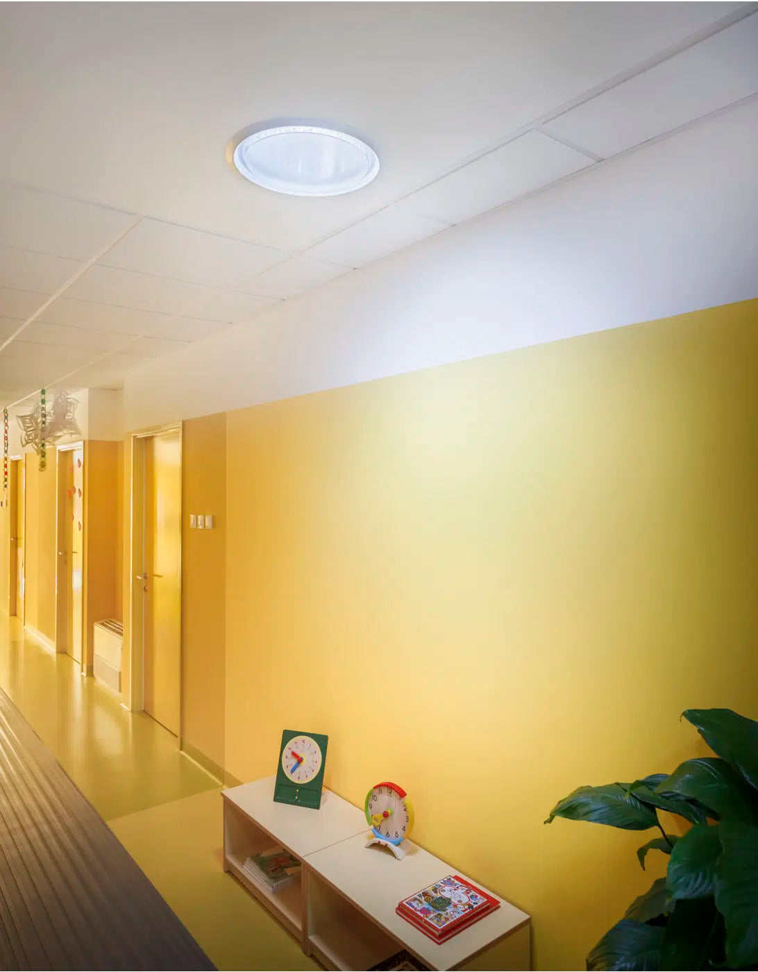 Flat roof sun tunnel bringing daylight into a hallway