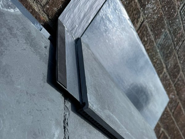 Mayan Inverted Wall Apron RealRidge Graphite Vented