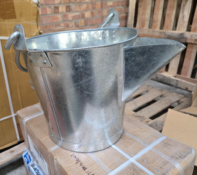 V Lip Bucket